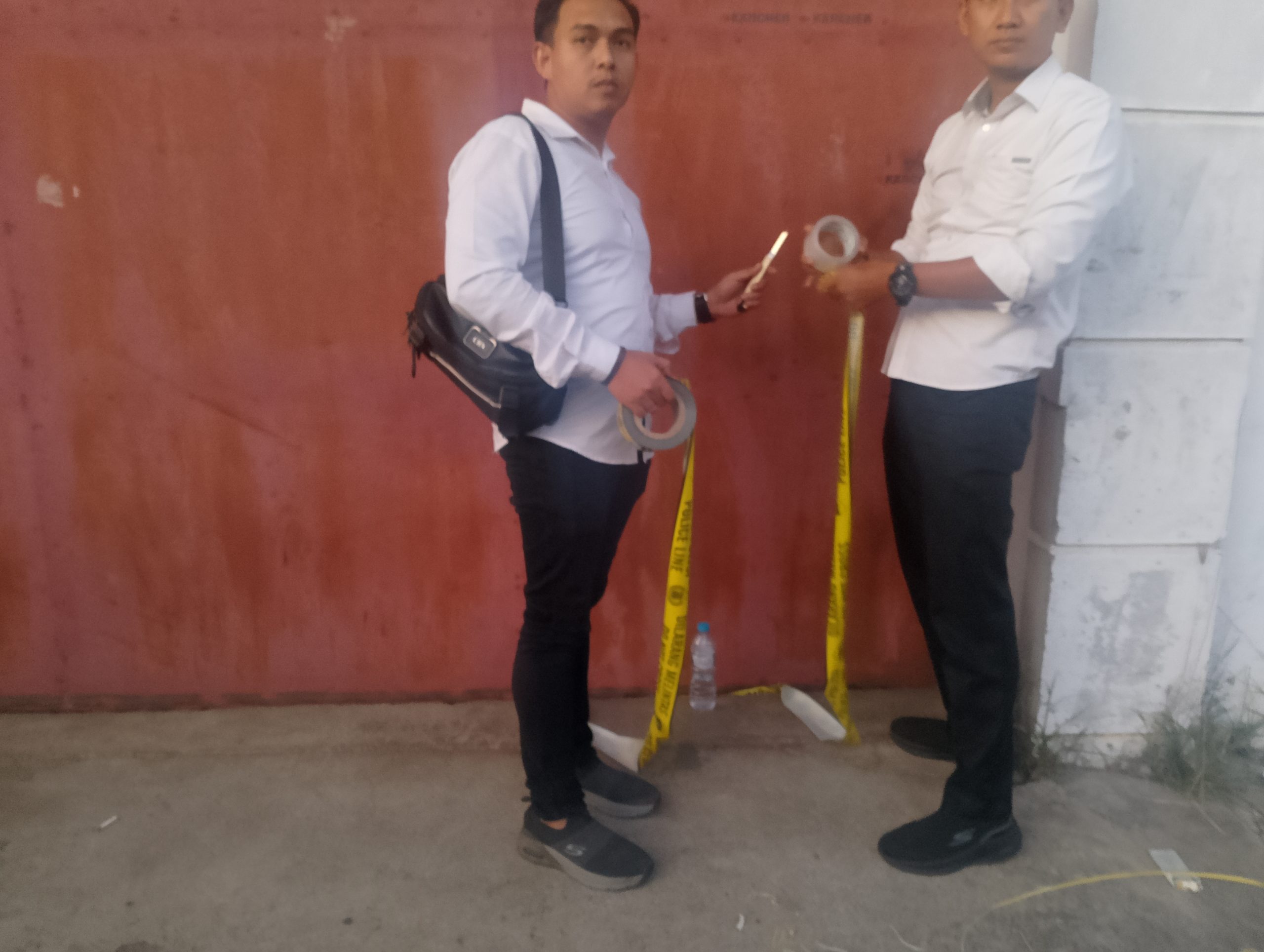 Dokumentasi pihak Polda Kalbar baru memasang police line 